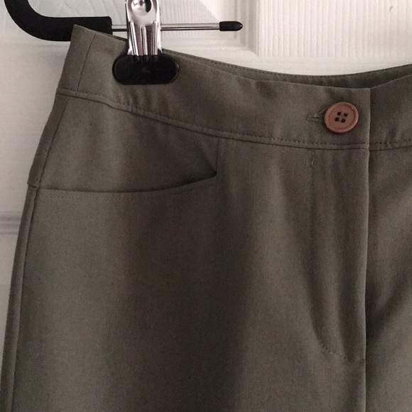 Olive Green Lightweight Capris / Pedal Pushers / Crops; Size 2 Petite - Picture 2 of 10